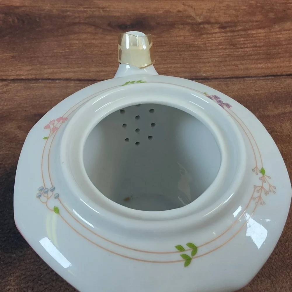The Toscany Collection Teapot OS White Good Floral Ceramic Octagonal Lid